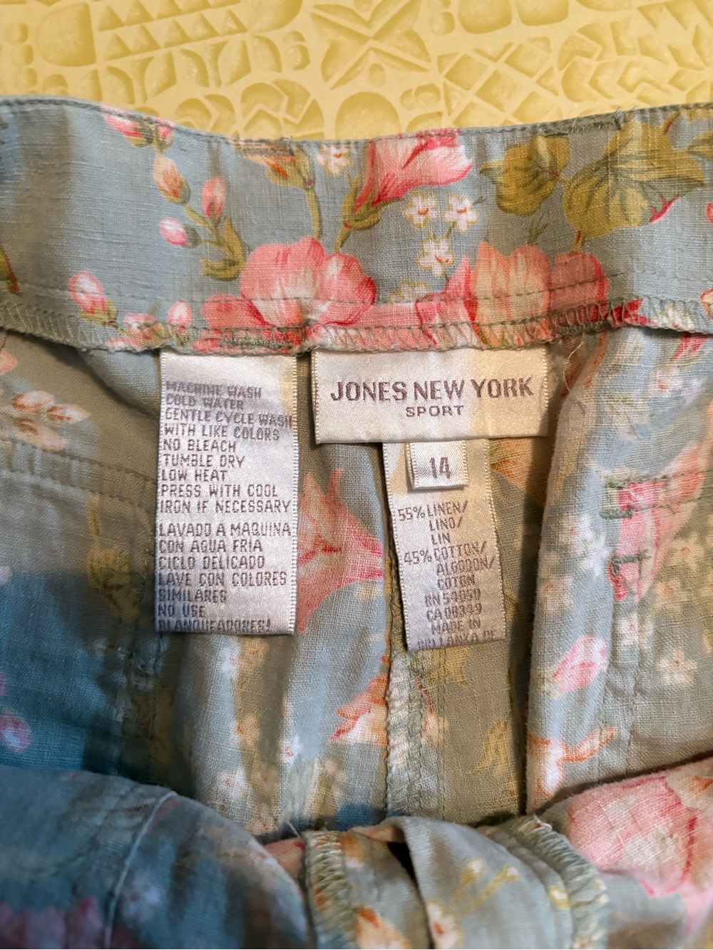 Vintage Jones New York Sport Floral Linen-Cotton Shorts  in Light Blue and Pink - Picture 5 of 8